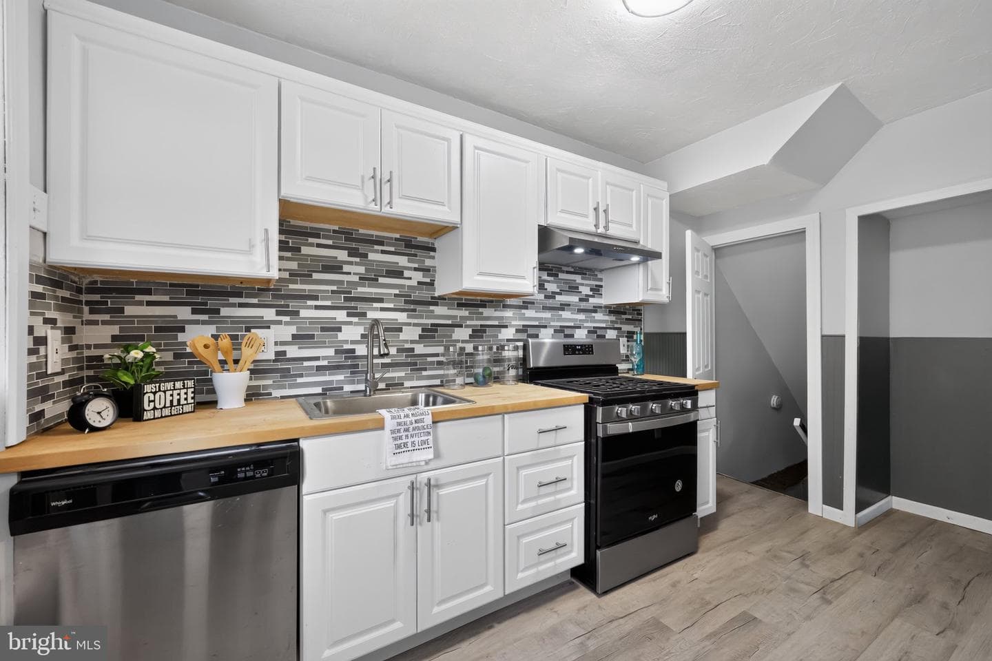2558 S 61st Street photo 14