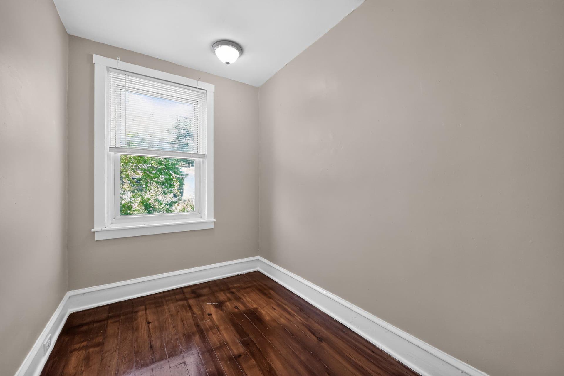 2558 S 61st Street photo 21