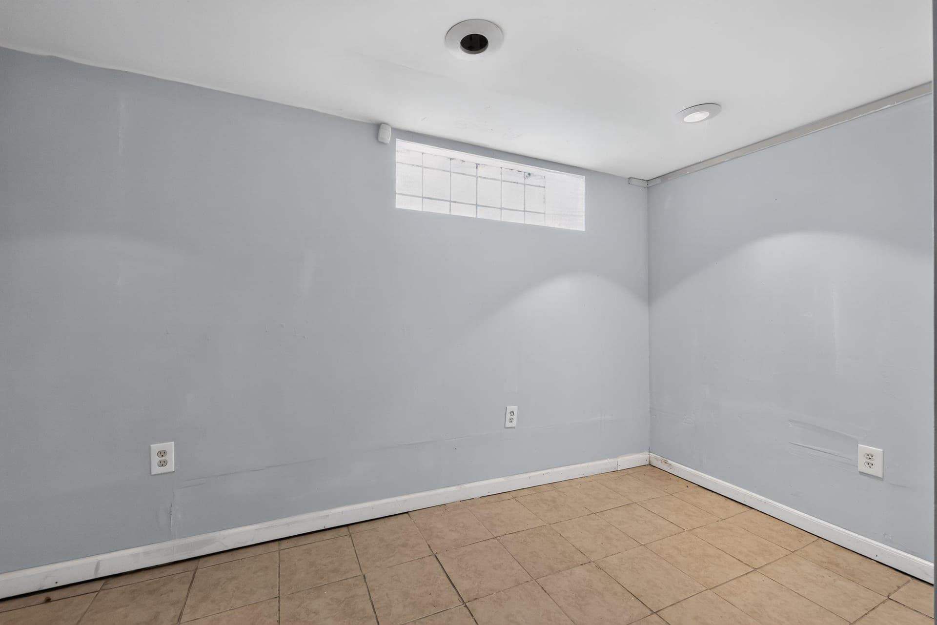 2558 S 61st Street photo 29