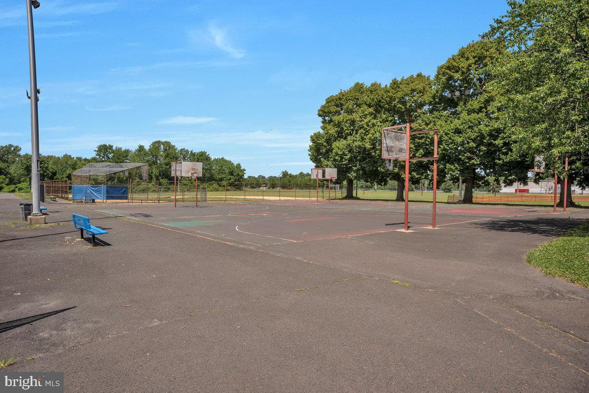 12767 Dunks Ferry Road photo 39