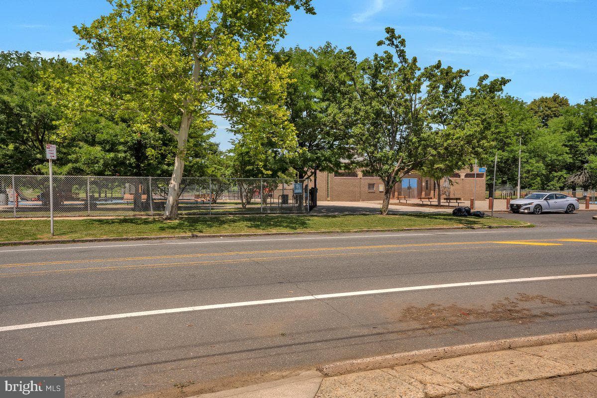 12767 Dunks Ferry Road photo 41