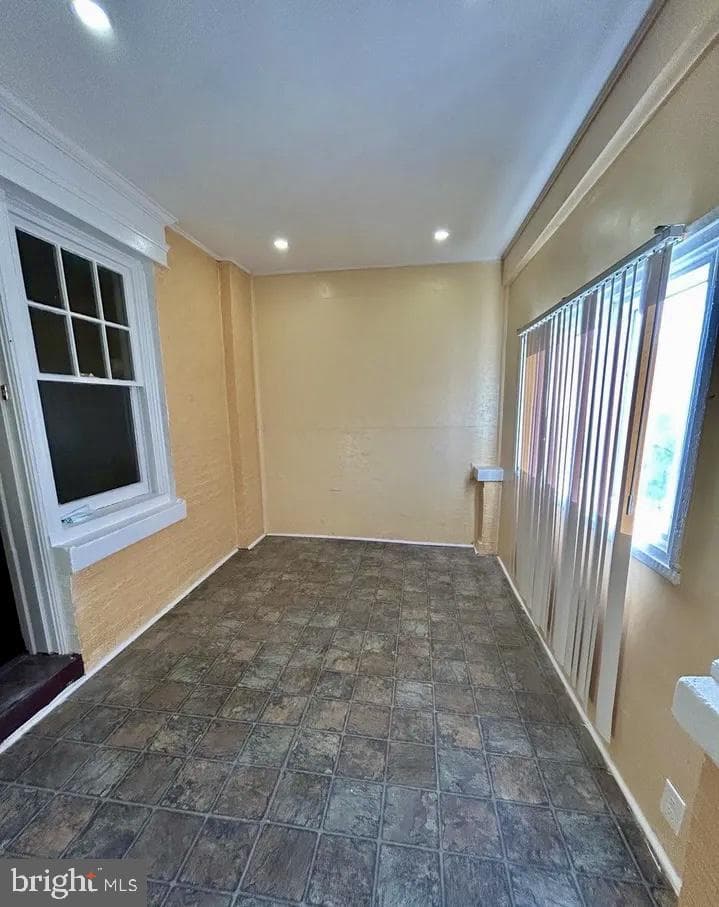 5834 Beaumont Avenue photo 19