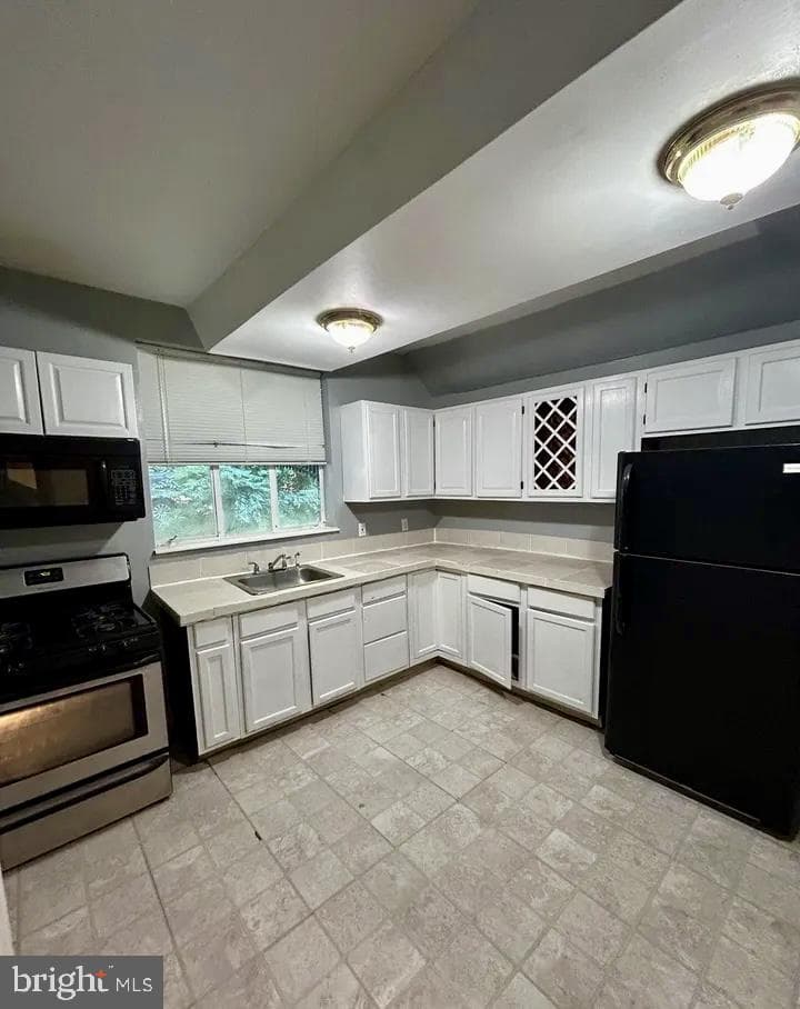 5834 Beaumont Avenue photo 3