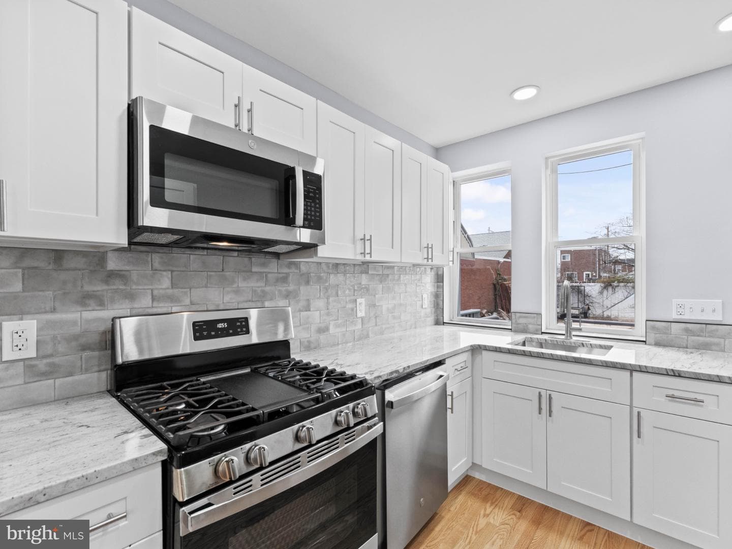 5812 N American Street photo 11