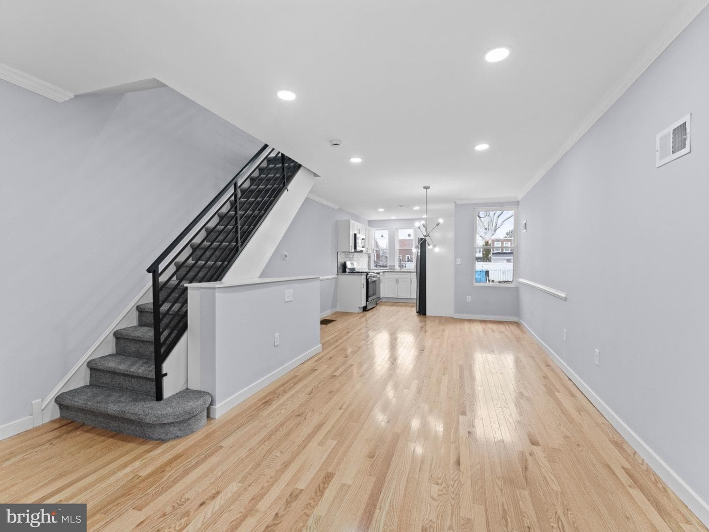 5812 N American Street photo 6