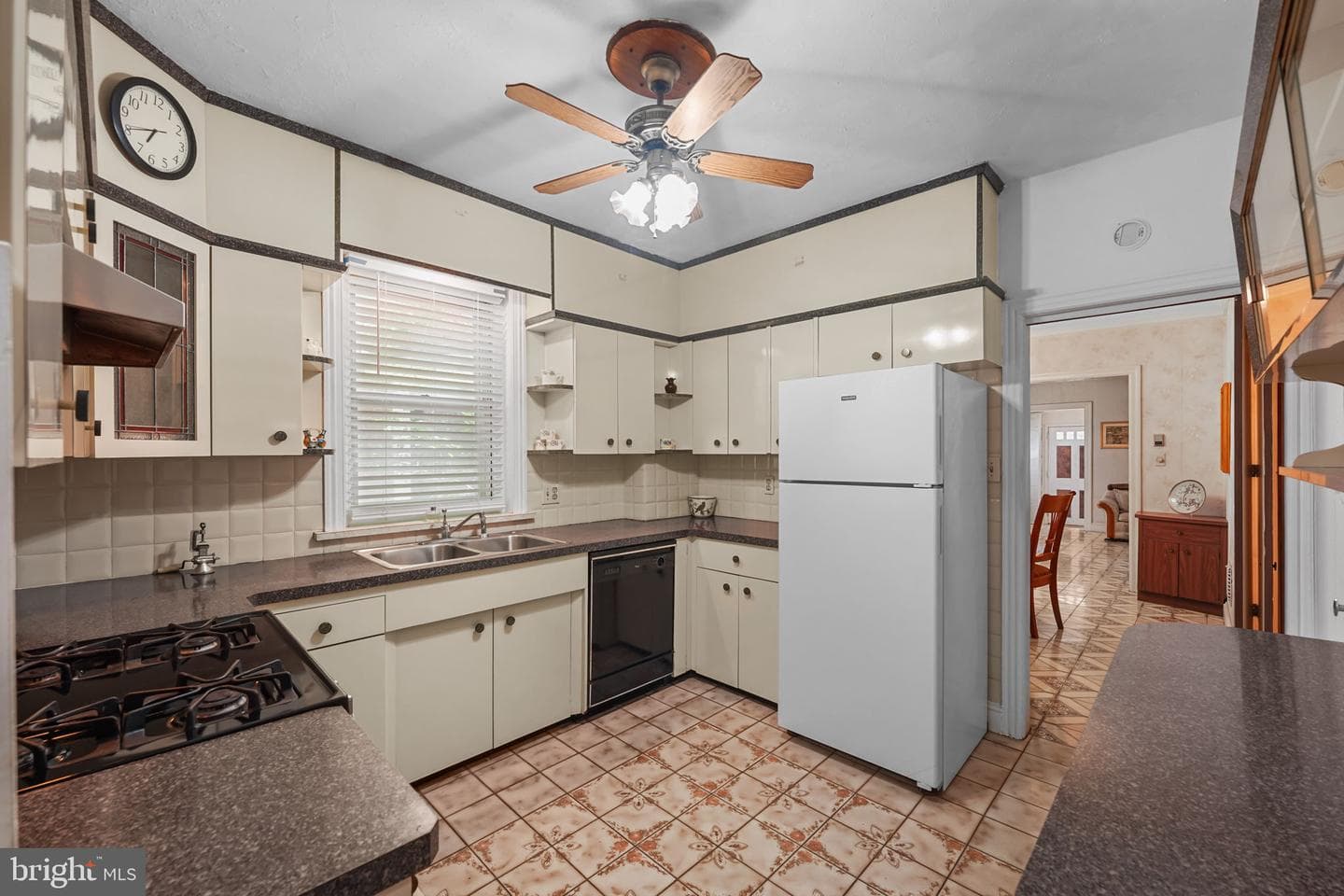 31 E Gravers Lane photo 12