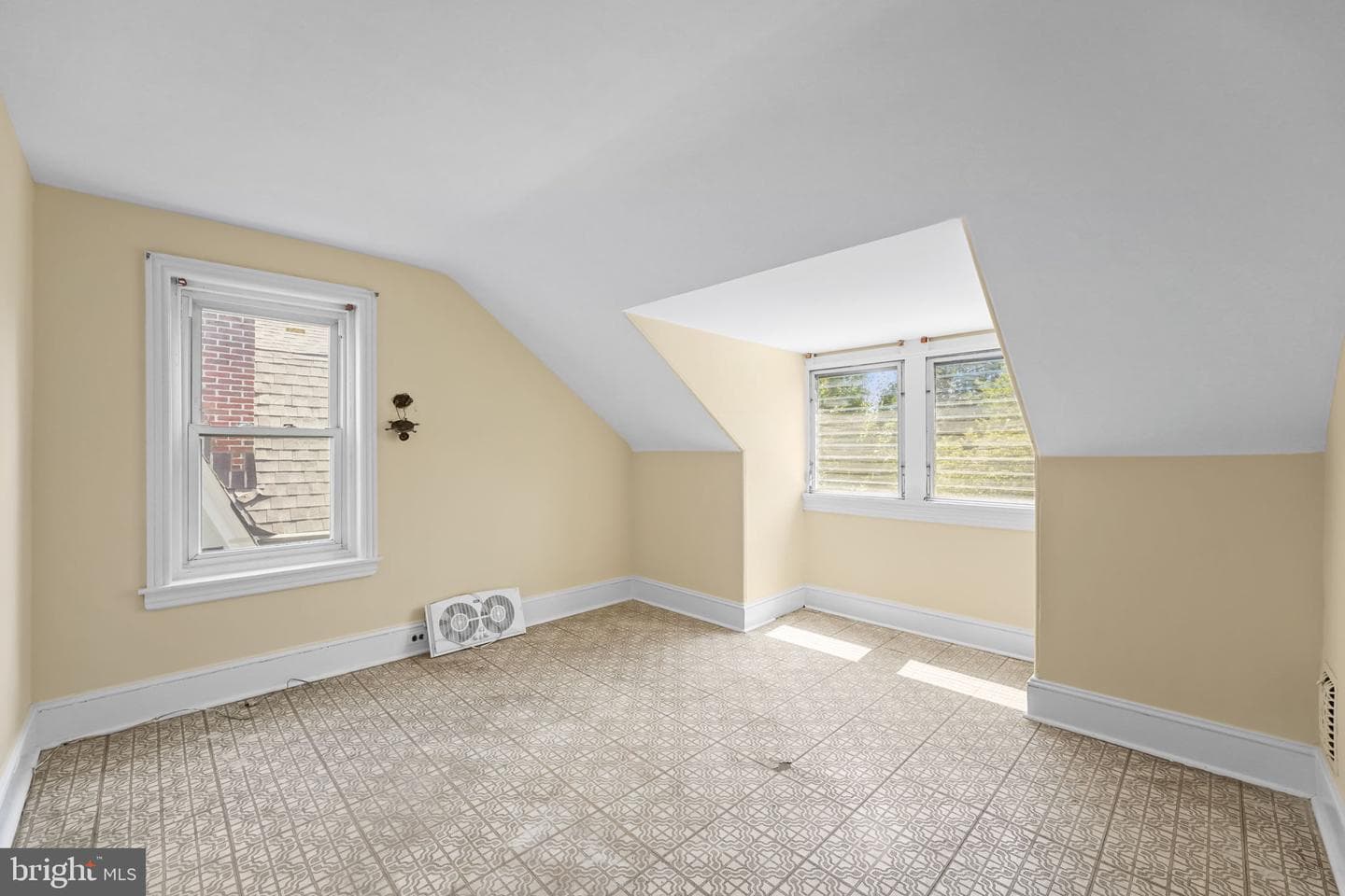 31 E Gravers Lane photo 27