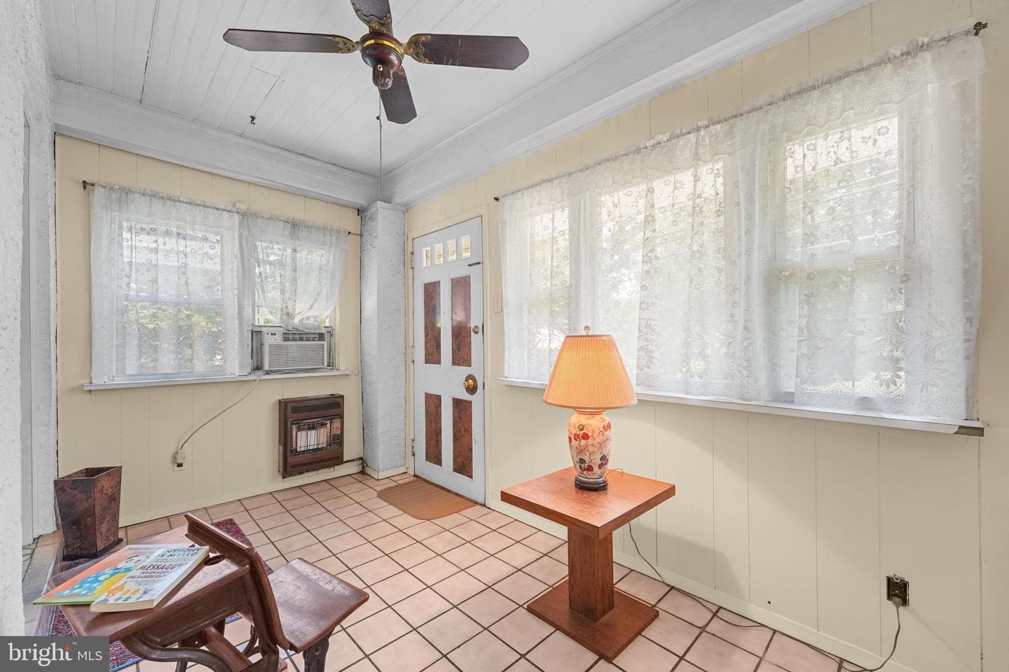 31 E Gravers Lane photo 3