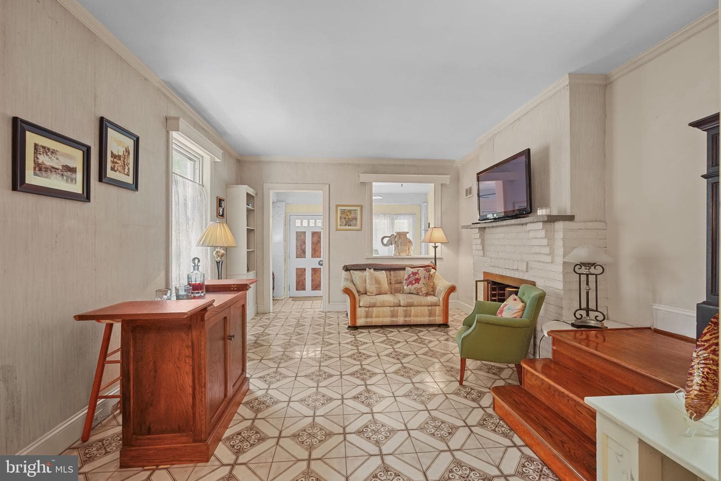 31 E Gravers Lane photo 6