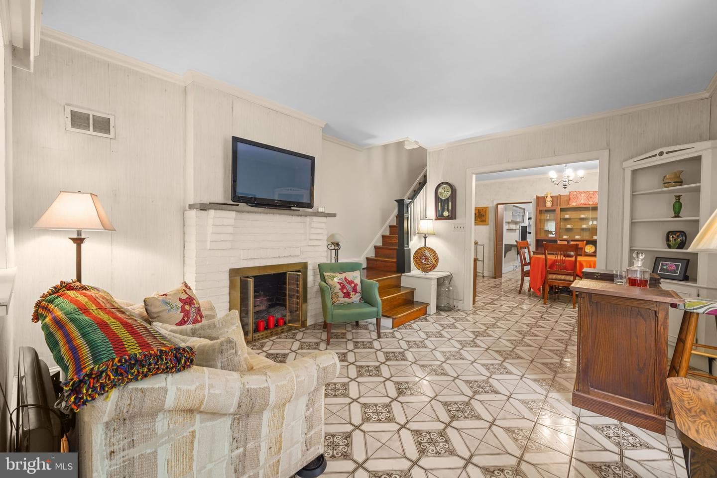 31 E Gravers Lane photo 8