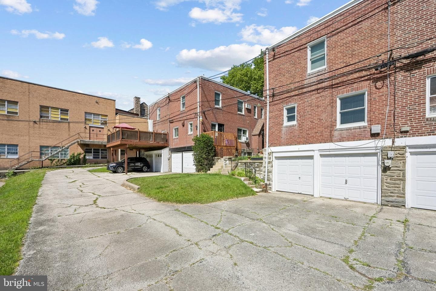 914 E Dorset Street photo 18