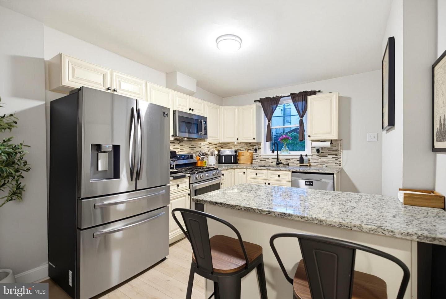 715 Emily Street photo 11