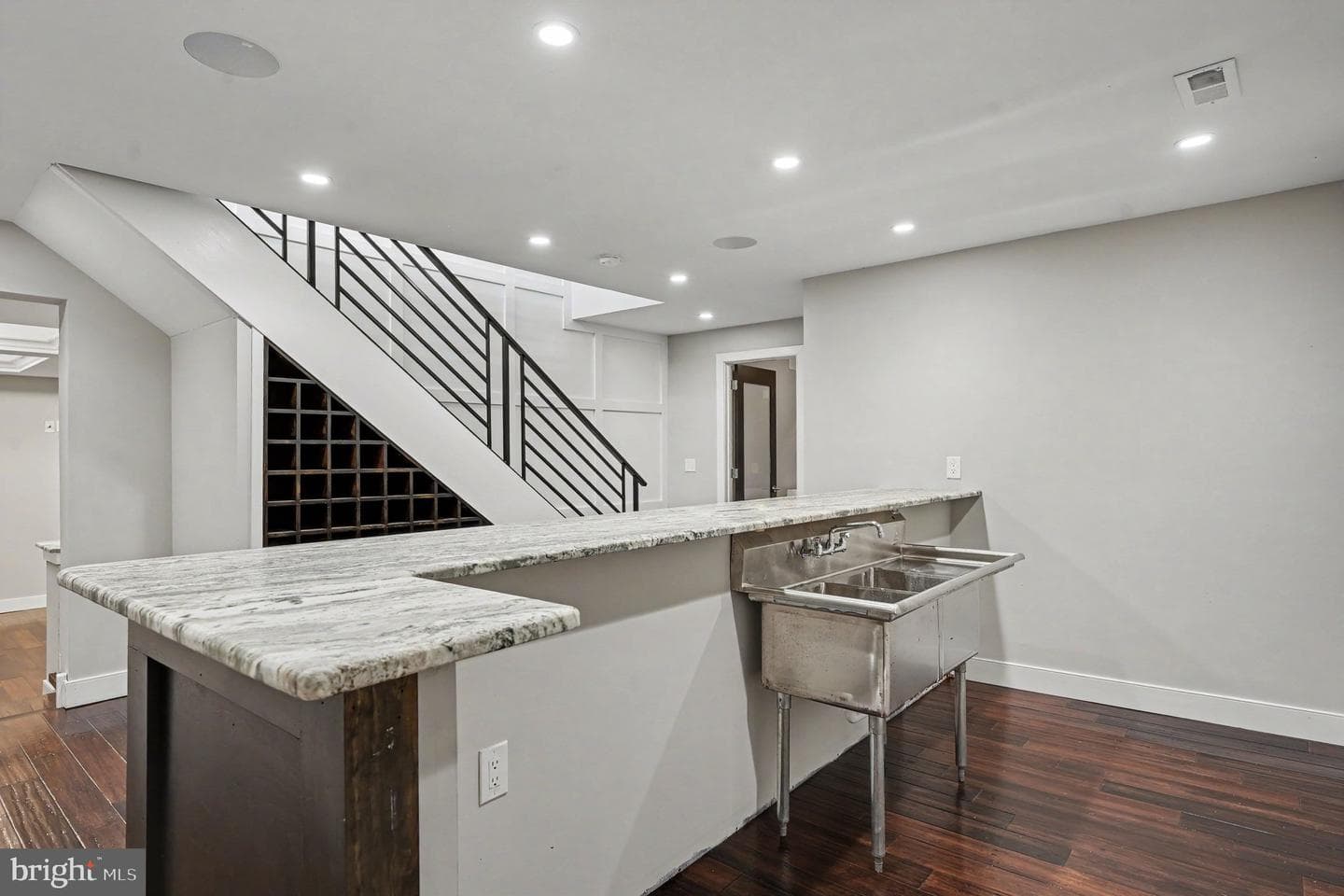 480 Evergreen Avenue photo 37