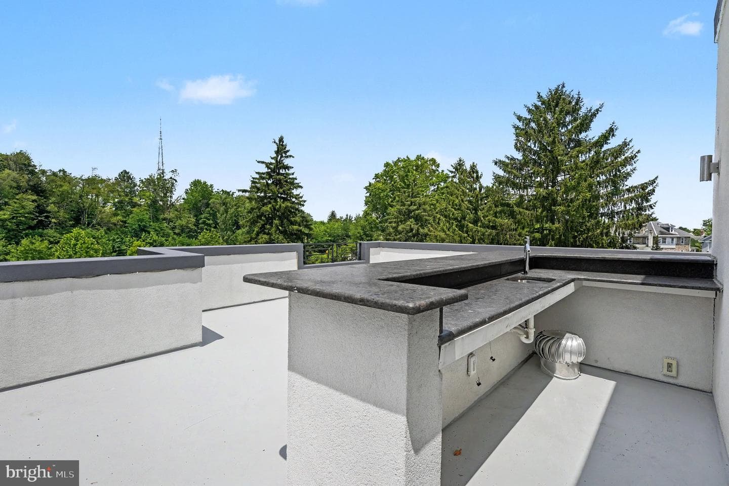 480 Evergreen Avenue photo 40