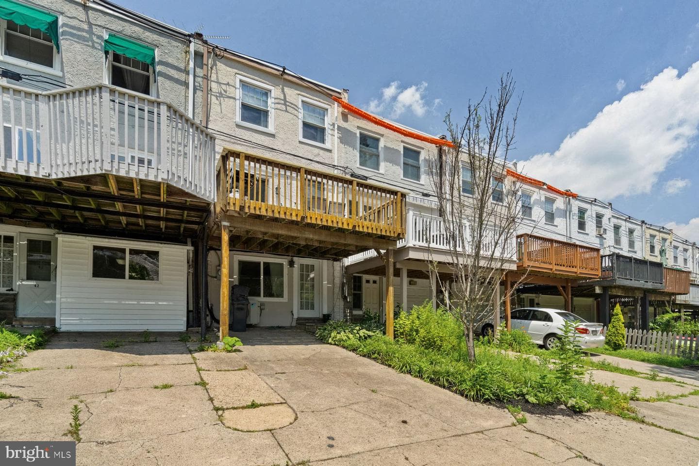 44 E Abington Avenue photo 23