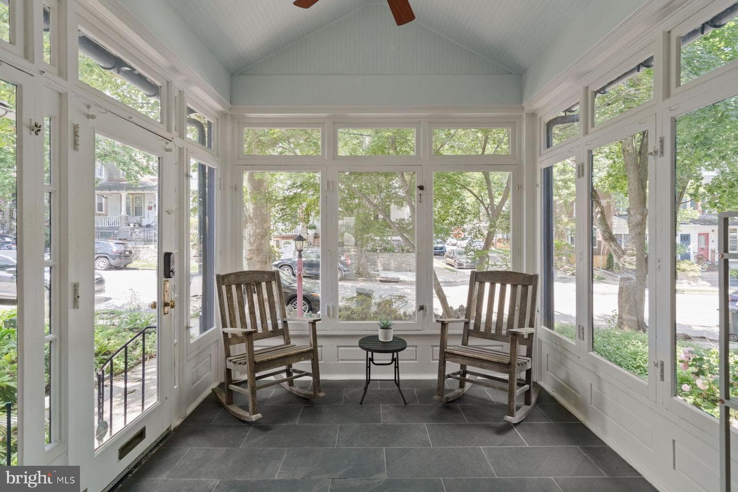 44 E Abington Avenue photo 5
