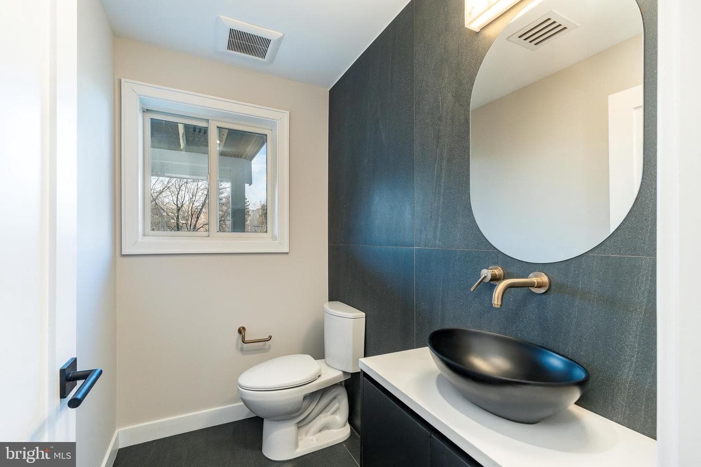 252 Gates Street photo 10