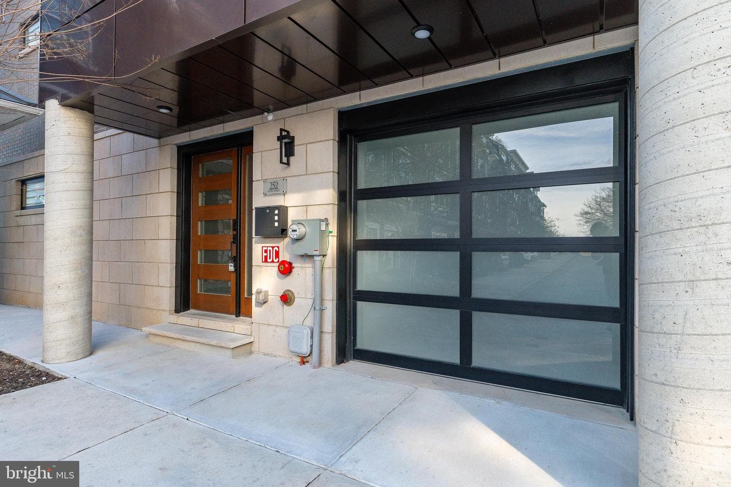 252 Gates Street photo 4