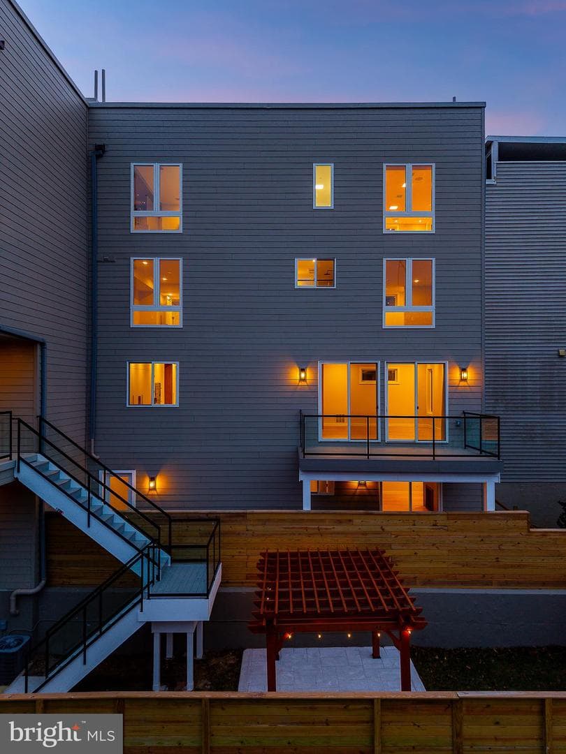 252 Gates Street photo 81