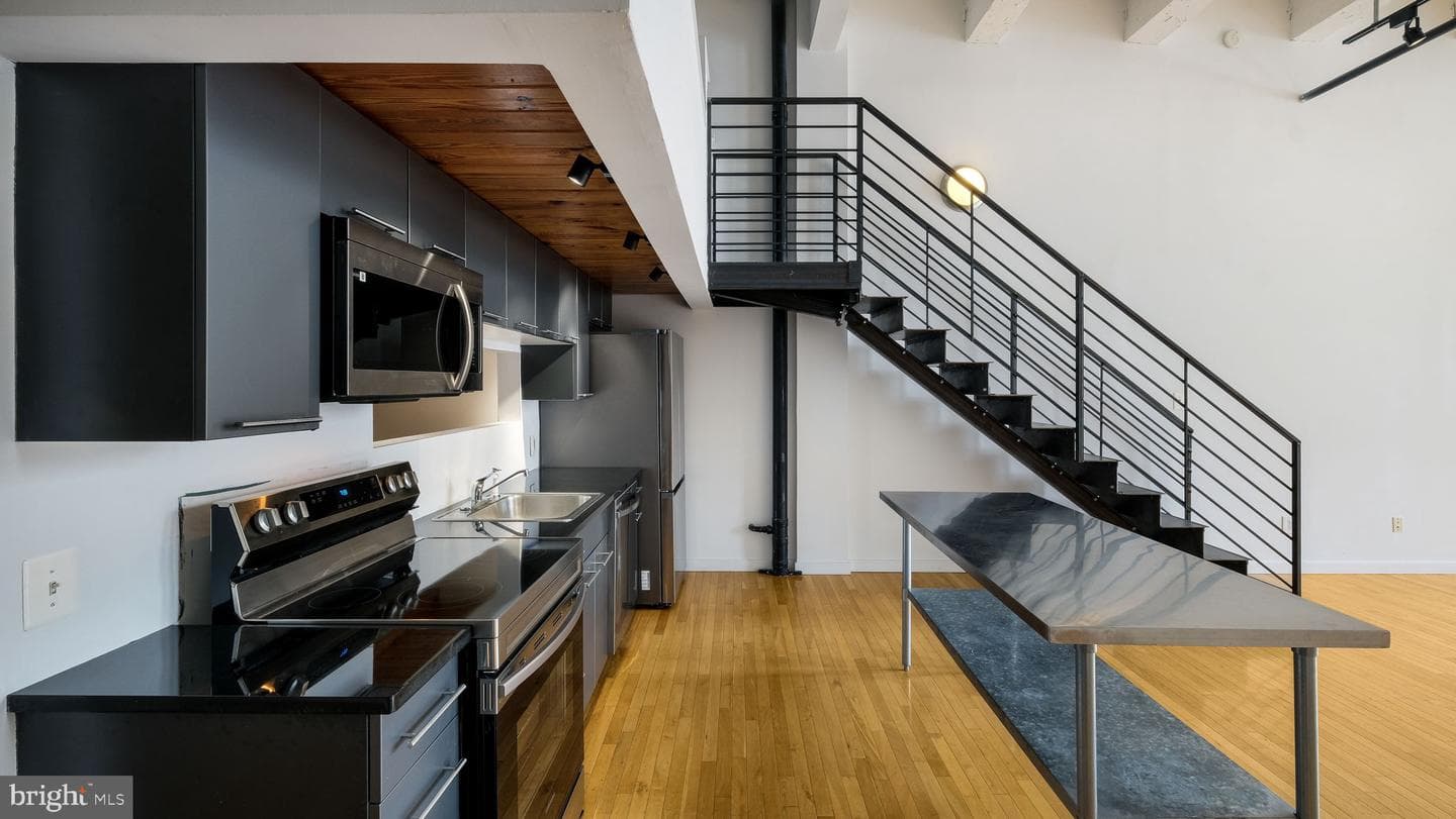 1027 Arch Street #606 photo 10