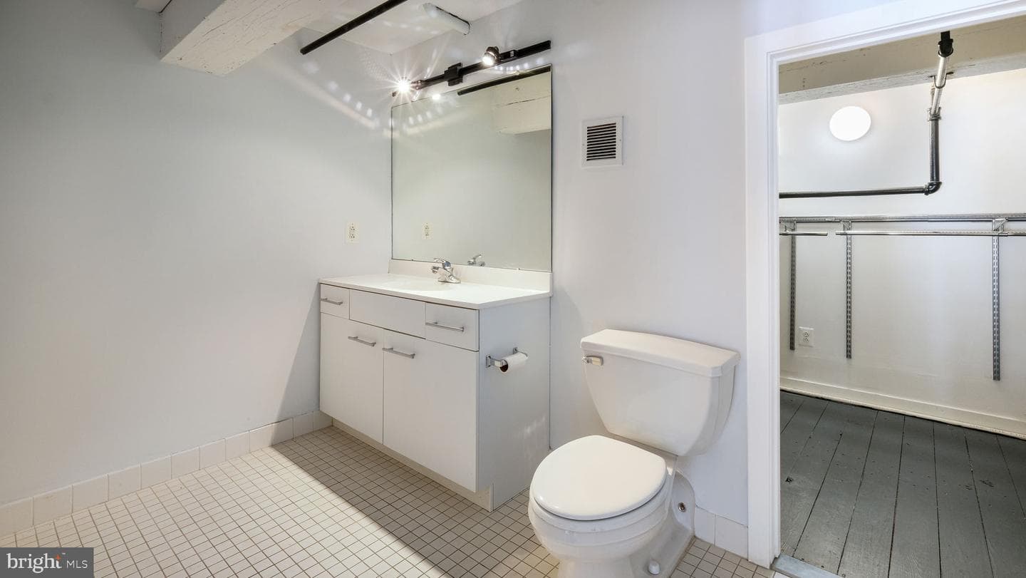 1027 Arch Street #606 photo 13