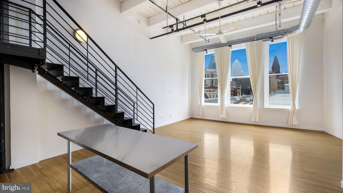 1027 Arch Street #606 photo 22