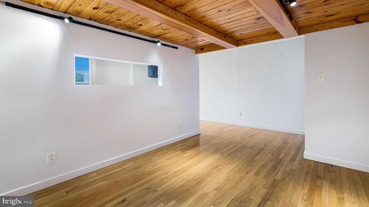 1027 Arch Street #606 photo 24