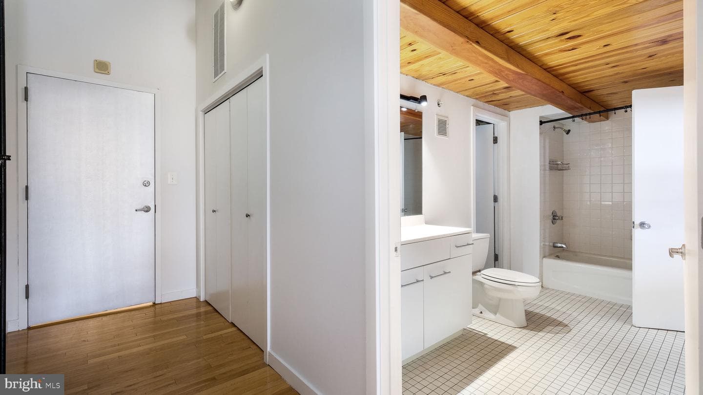 1027 Arch Street #606 photo 26