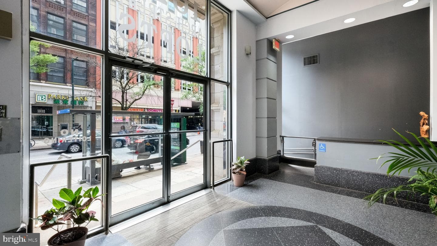 1027 Arch Street #606 photo 28