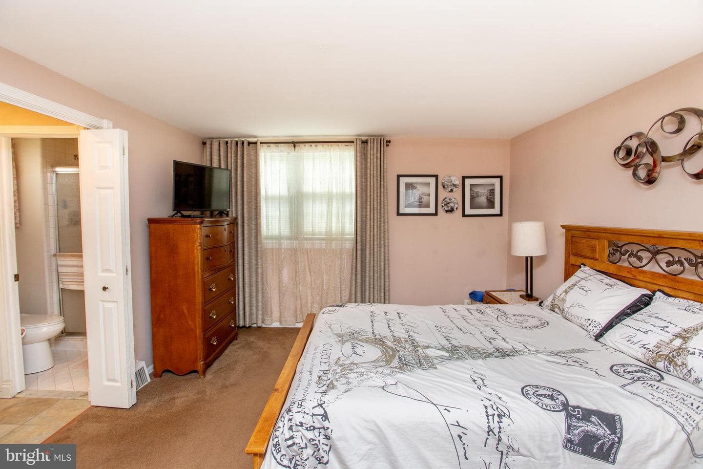 702 Bergen Street photo 32