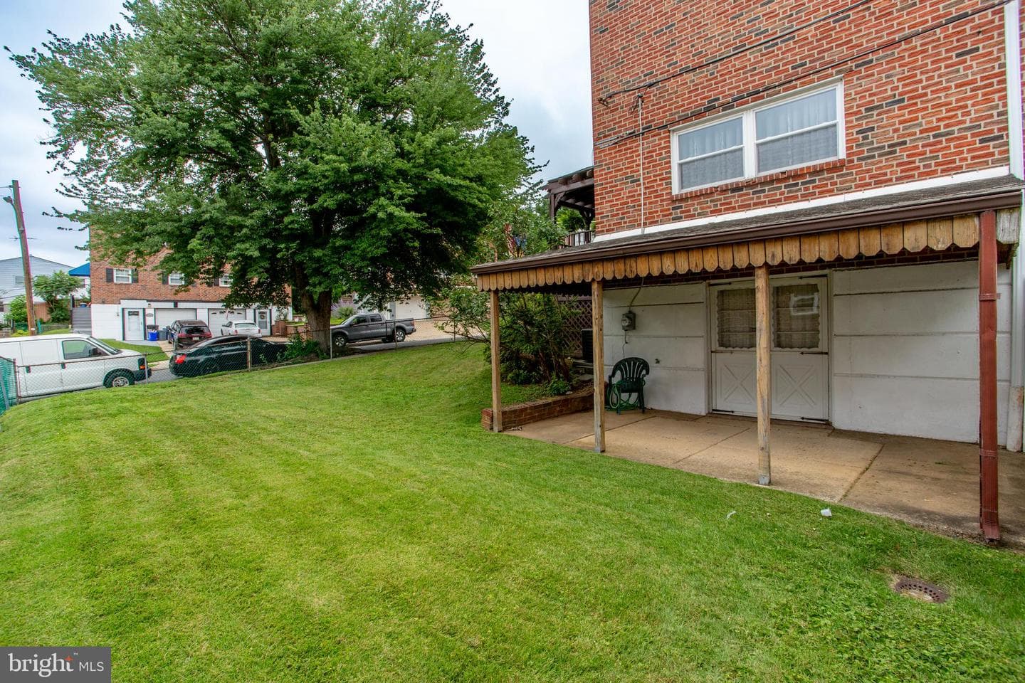 702 Bergen Street photo 9
