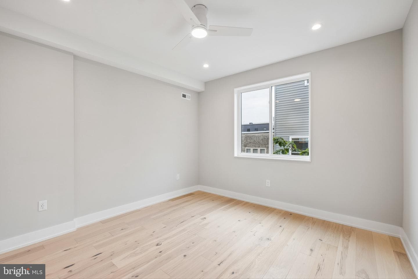 1534 S Lambert Street photo 18