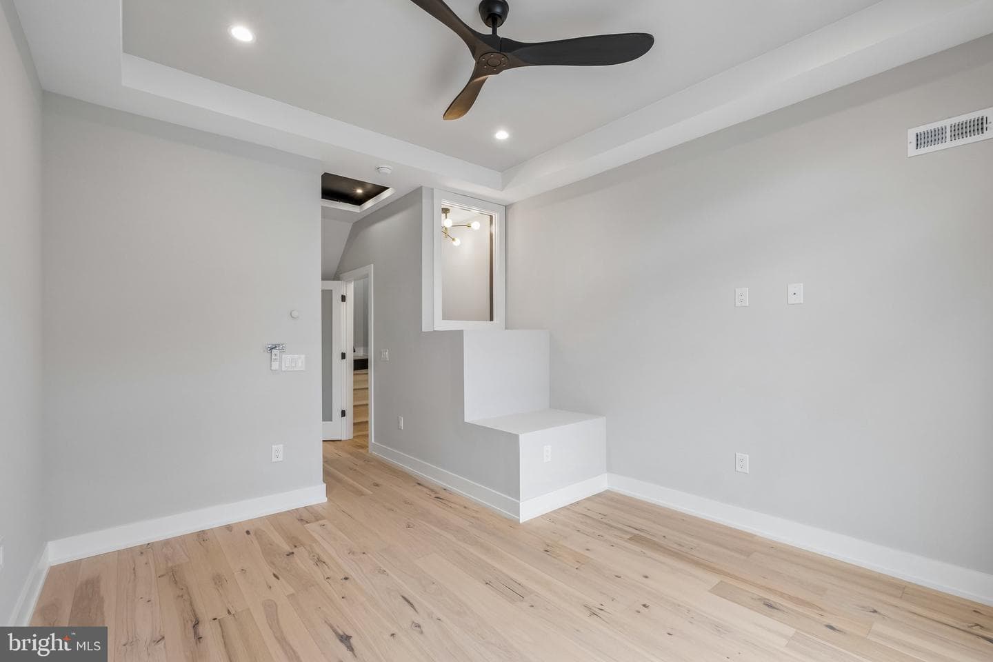 1534 S Lambert Street photo 23