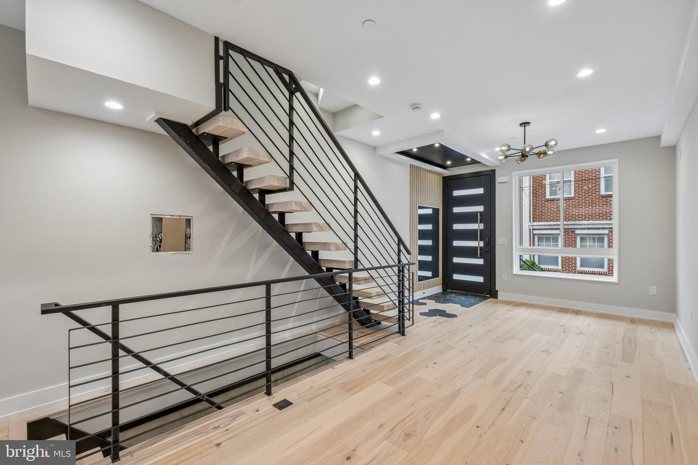 1534 S Lambert Street photo 3