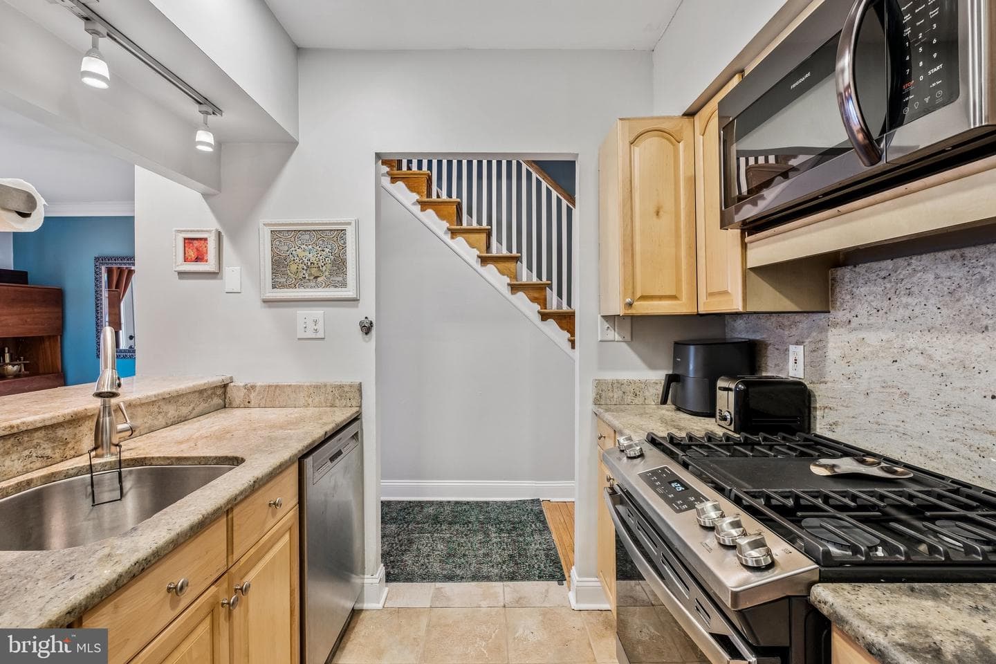 1824 Montrose Street photo 8
