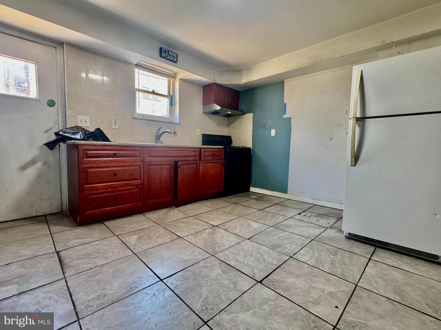 913 Dudley Street photo 4