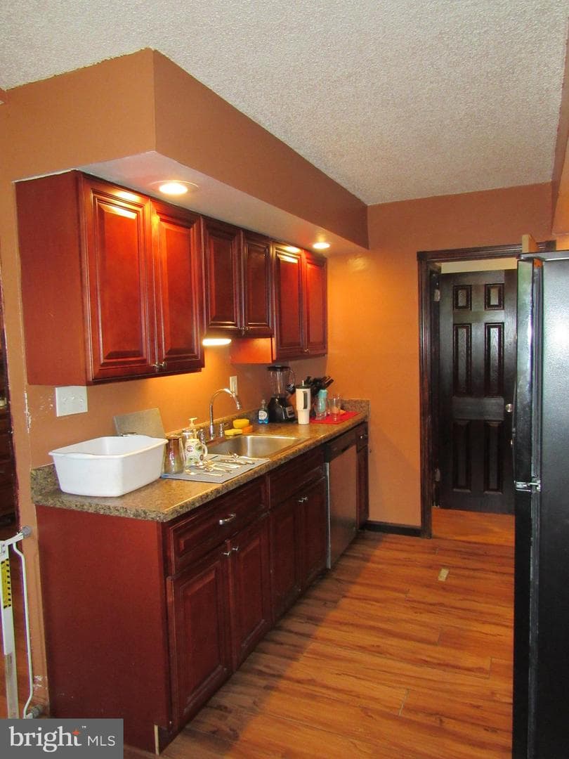 2839 Maxwell Street photo 8
