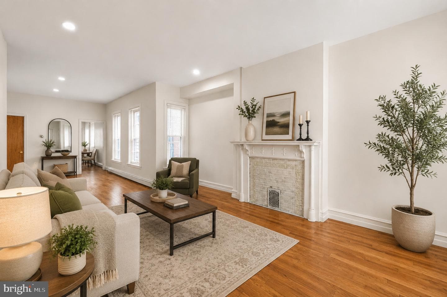 4438 Ludlow Street photo 10