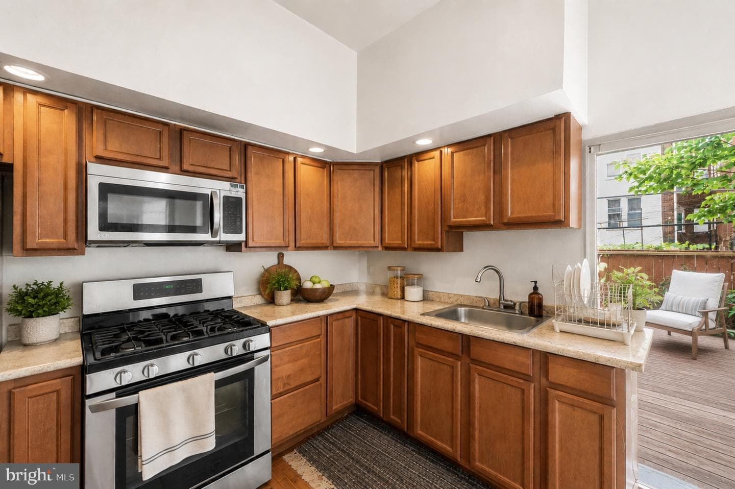 4438 Ludlow Street photo 4
