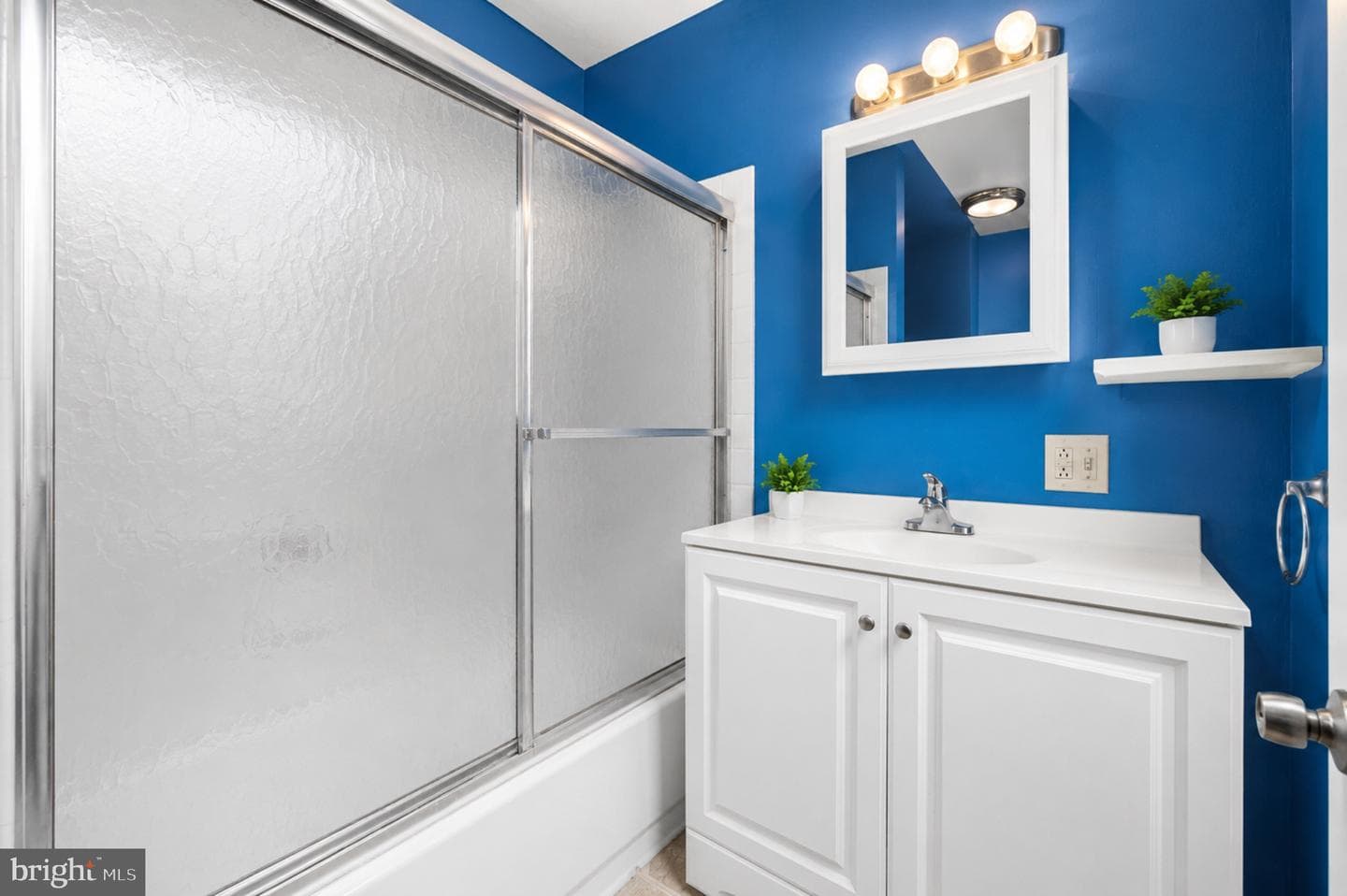 4438 Ludlow Street photo 7