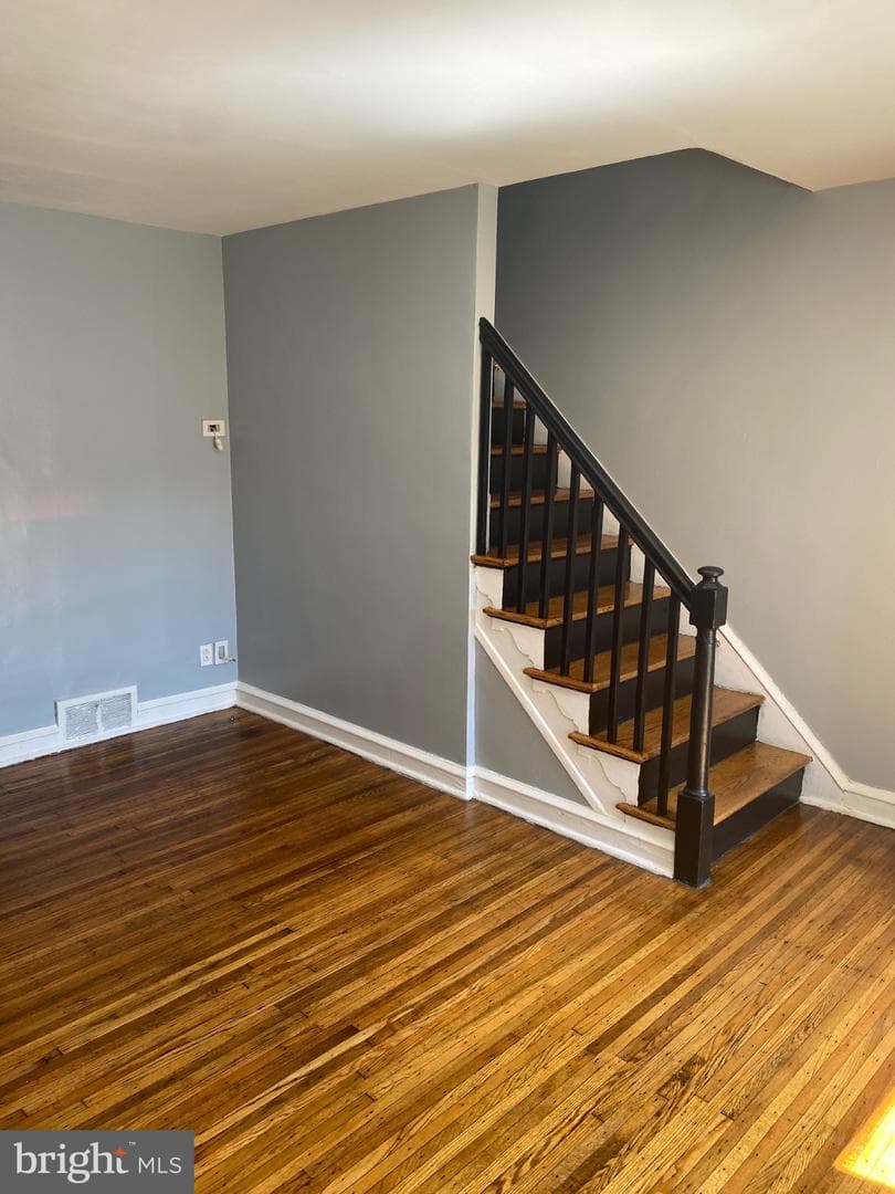5860 Saul Street photo 3