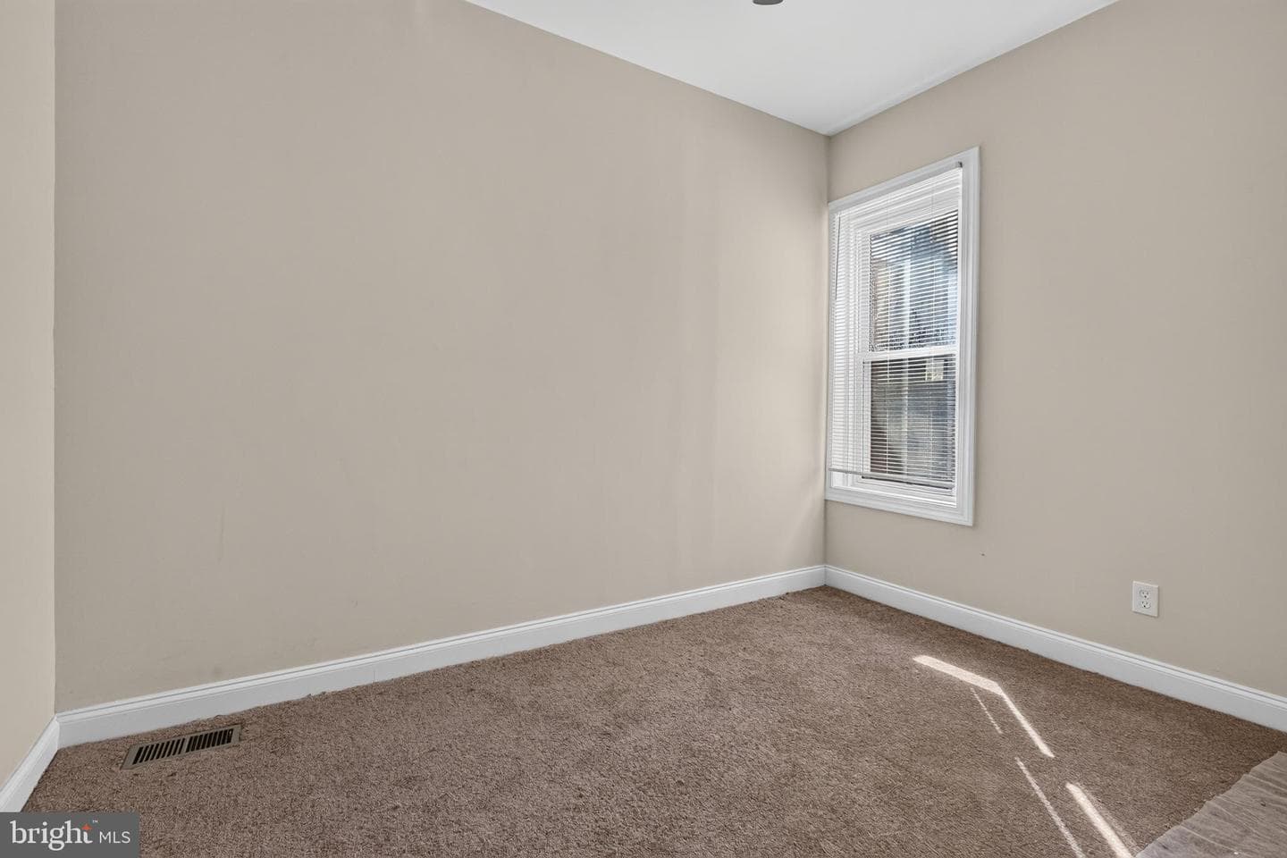 5638 Malcolm Street photo 21