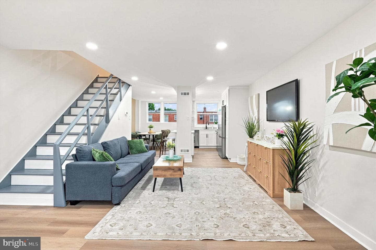 1128 E Hortter Street photo 3