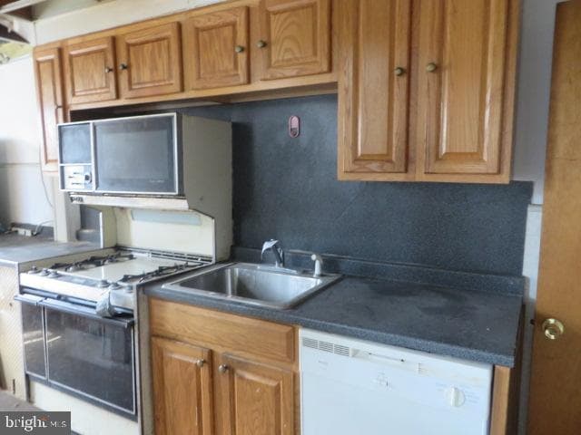 5920 W Oxford Street photo 6