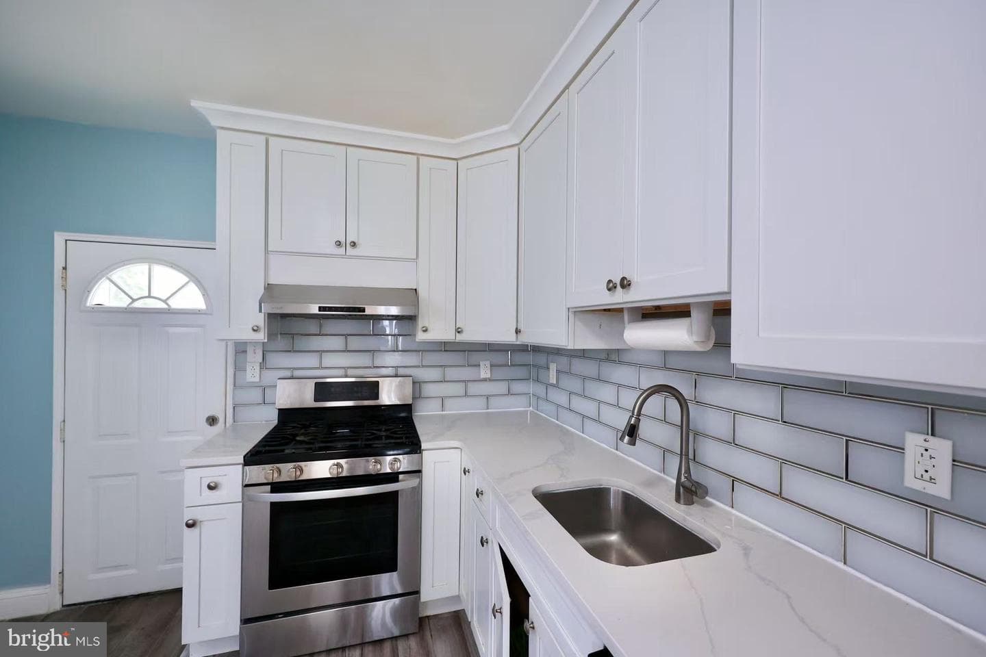 6119 Montague Street photo 14