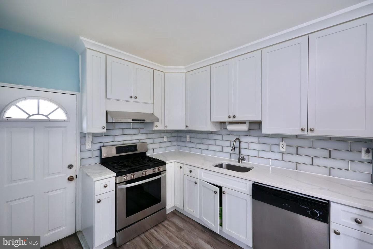 6119 Montague Street photo 15