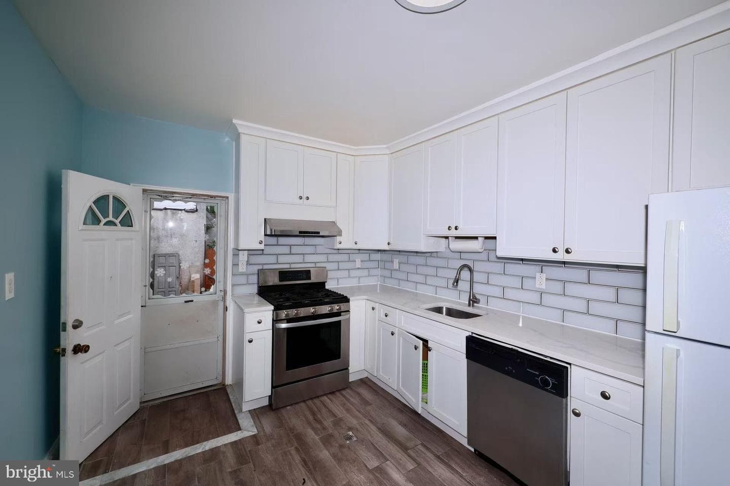 6119 Montague Street photo 16