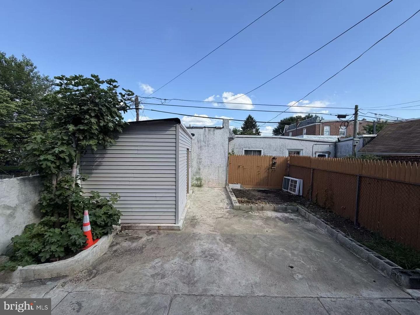 6119 Montague Street photo 38