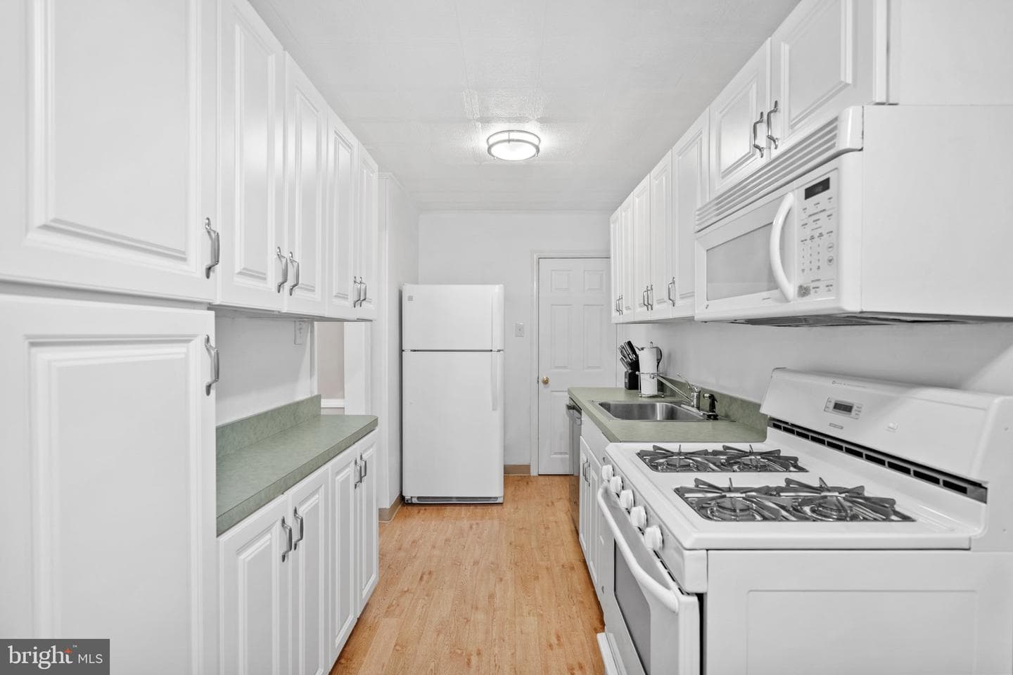 7645 Burholme Avenue photo 8