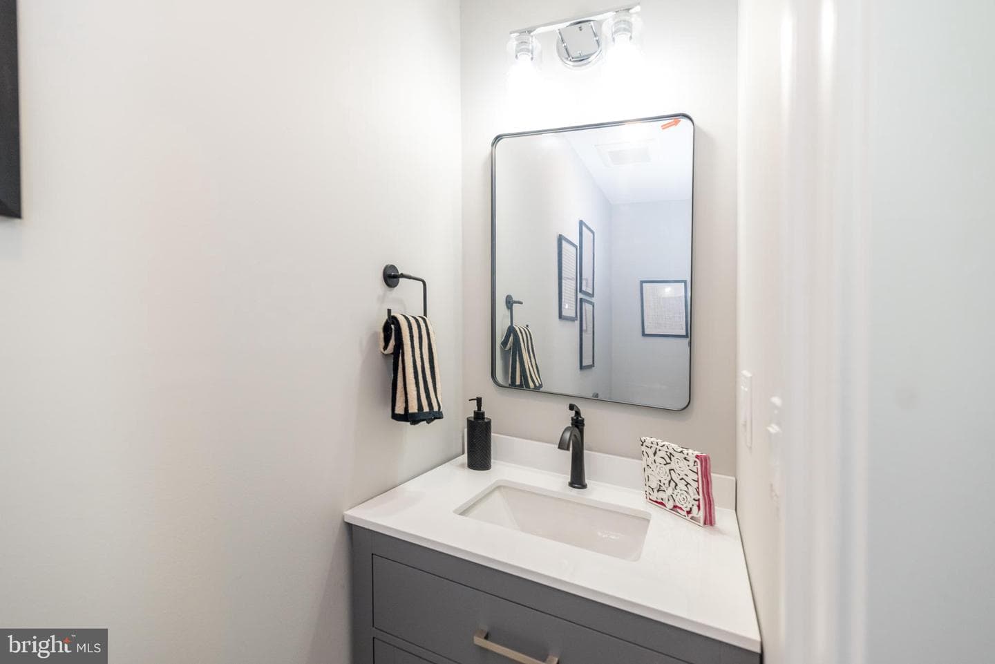160 Shurs Lane photo 18